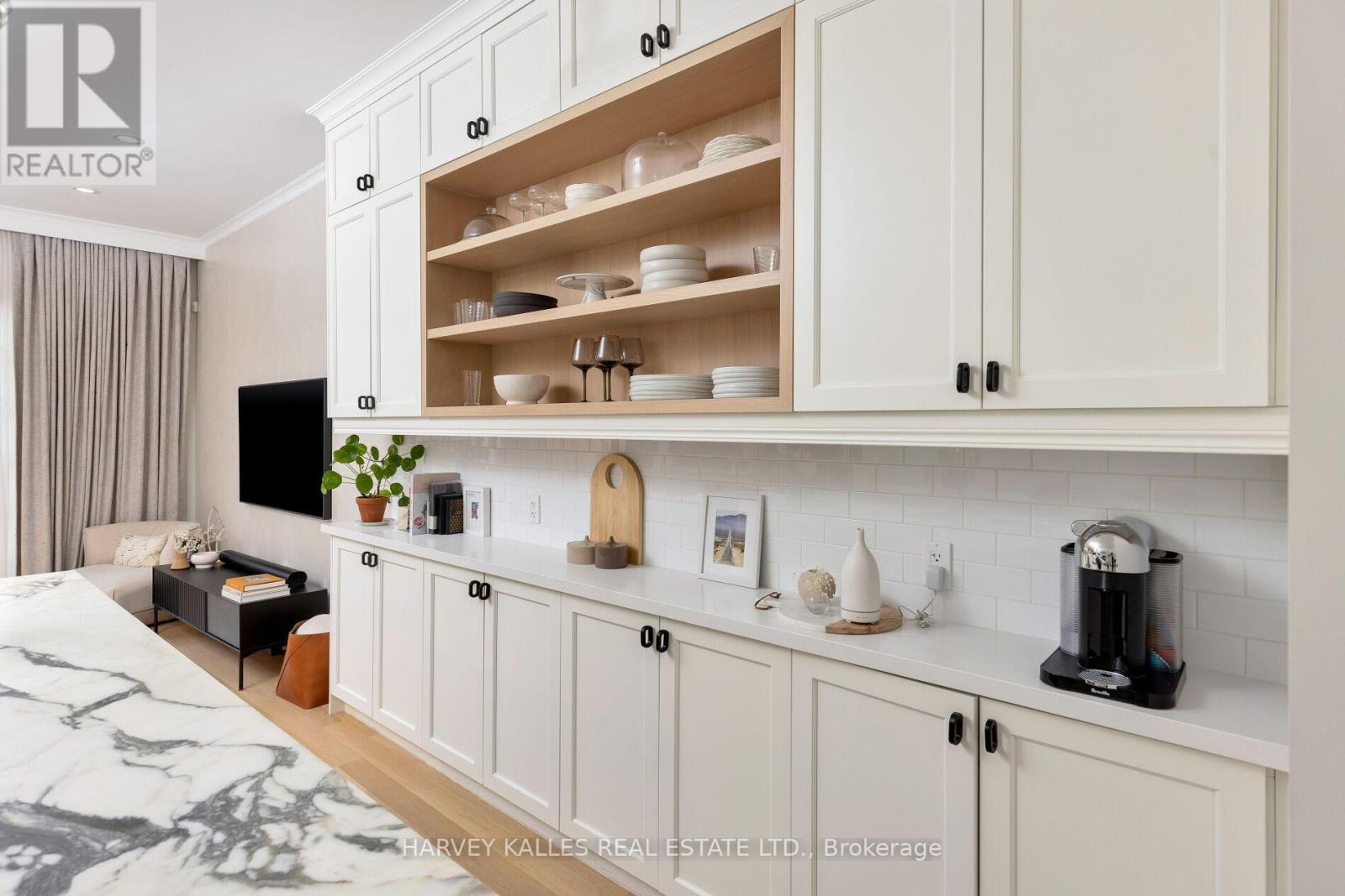 38 Sorauren Avenue, Toronto, Ontario  M6R 2C7 - Photo 15 - W12965230