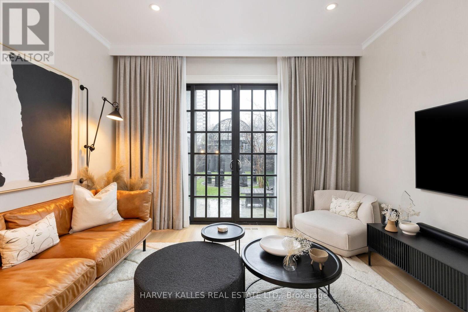 38 Sorauren Avenue, Toronto, Ontario  M6R 2C7 - Photo 17 - W12965230