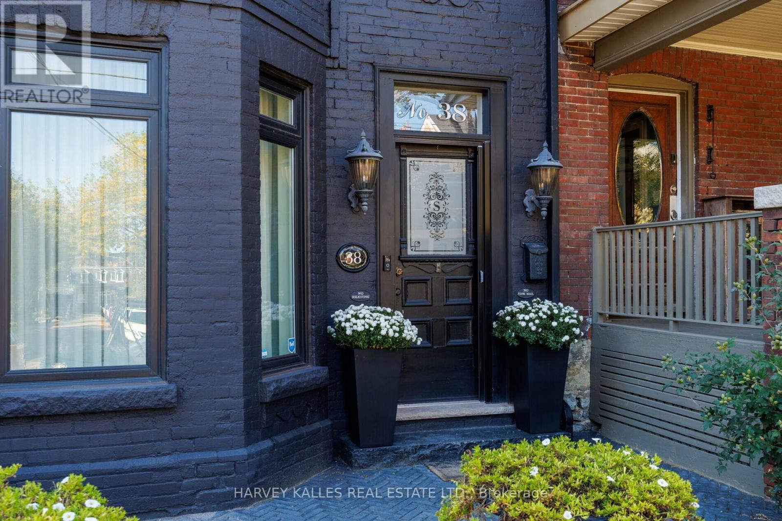 38 Sorauren Avenue, Toronto, Ontario  M6R 2C7 - Photo 2 - W12965230