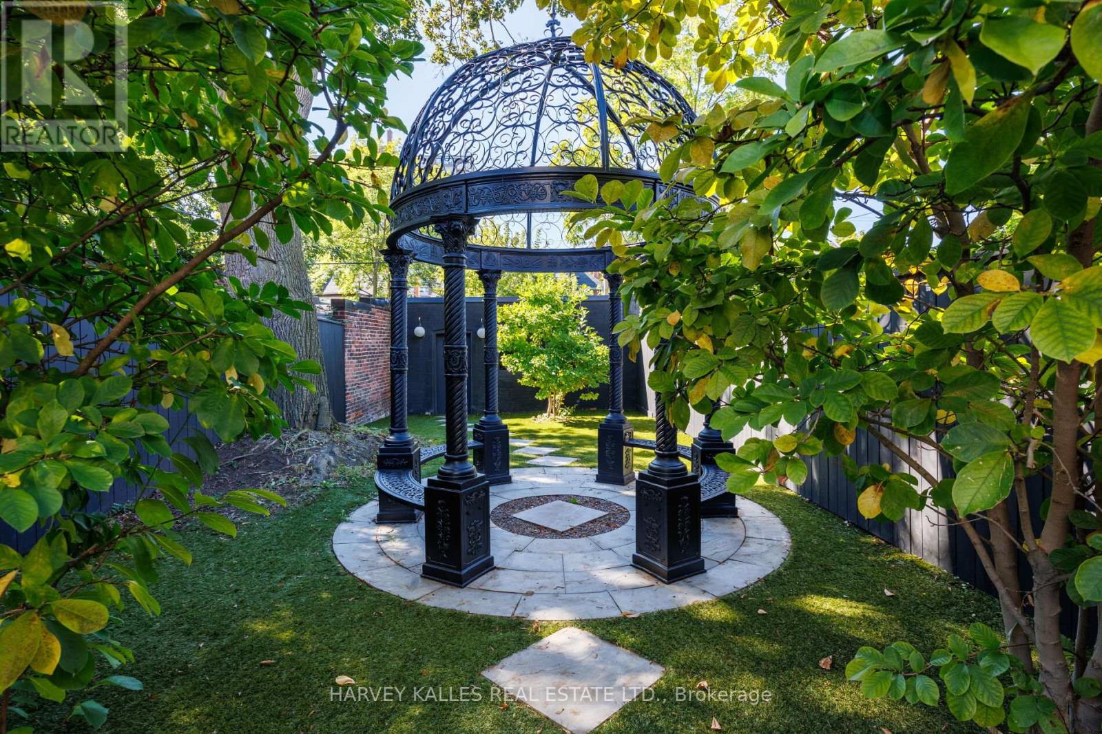 38 Sorauren Avenue, Toronto, Ontario  M6R 2C7 - Photo 21 - W12965230