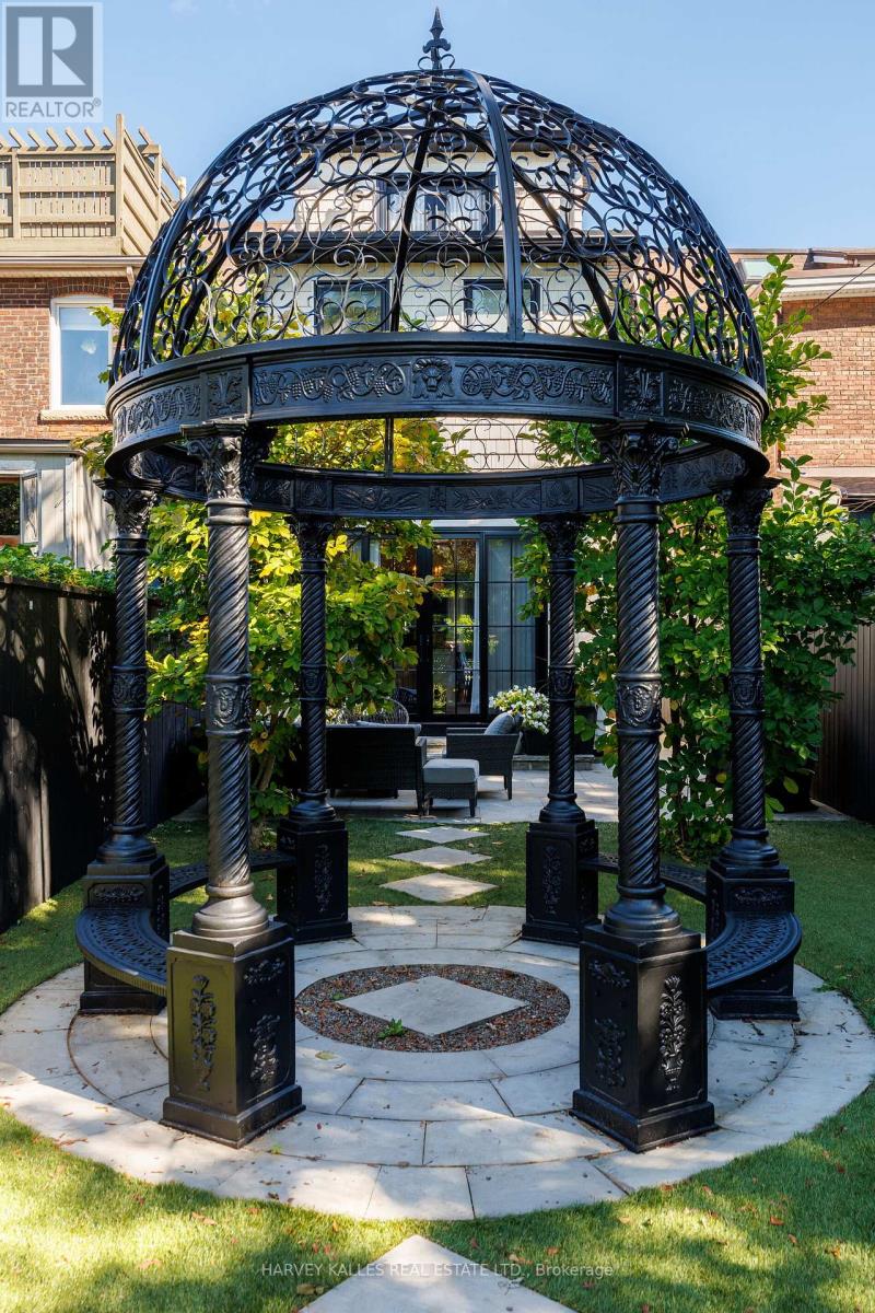 38 Sorauren Avenue, Toronto, Ontario  M6R 2C7 - Photo 22 - W12965230