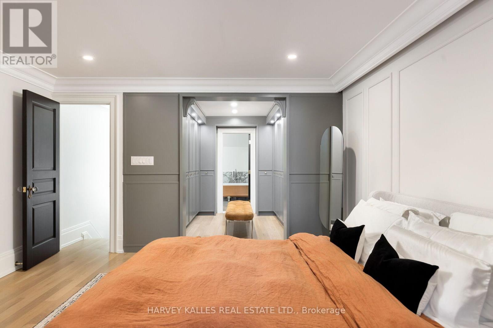 38 Sorauren Avenue, Toronto, Ontario  M6R 2C7 - Photo 25 - W12965230