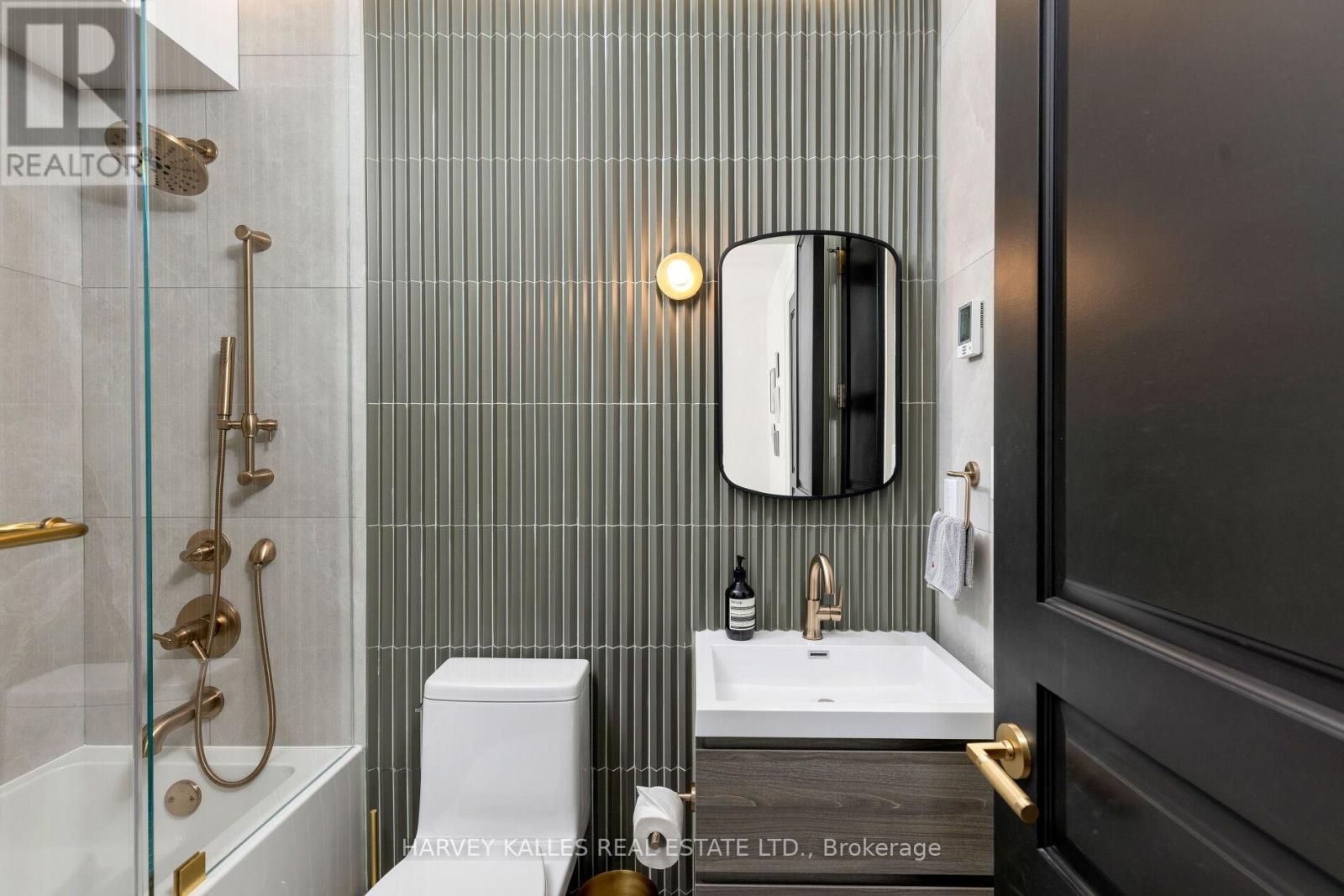 38 Sorauren Avenue, Toronto, Ontario  M6R 2C7 - Photo 31 - W12965230