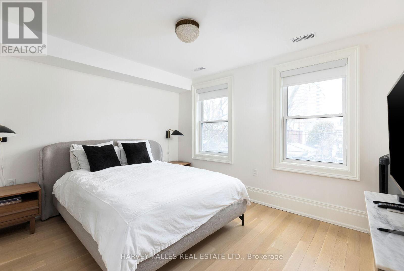 38 Sorauren Avenue, Toronto, Ontario  M6R 2C7 - Photo 32 - W12965230