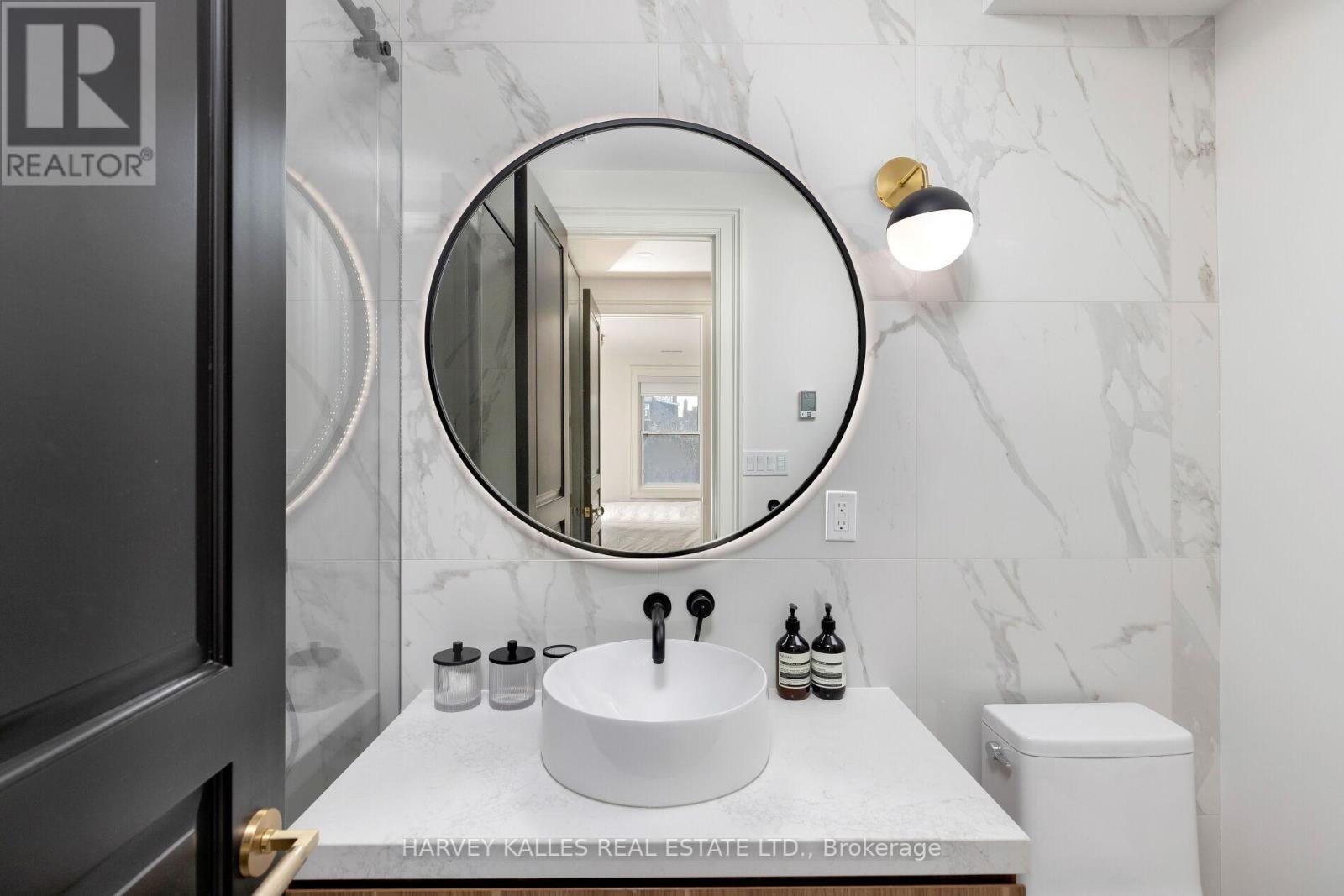 38 Sorauren Avenue, Toronto, Ontario  M6R 2C7 - Photo 33 - W12965230