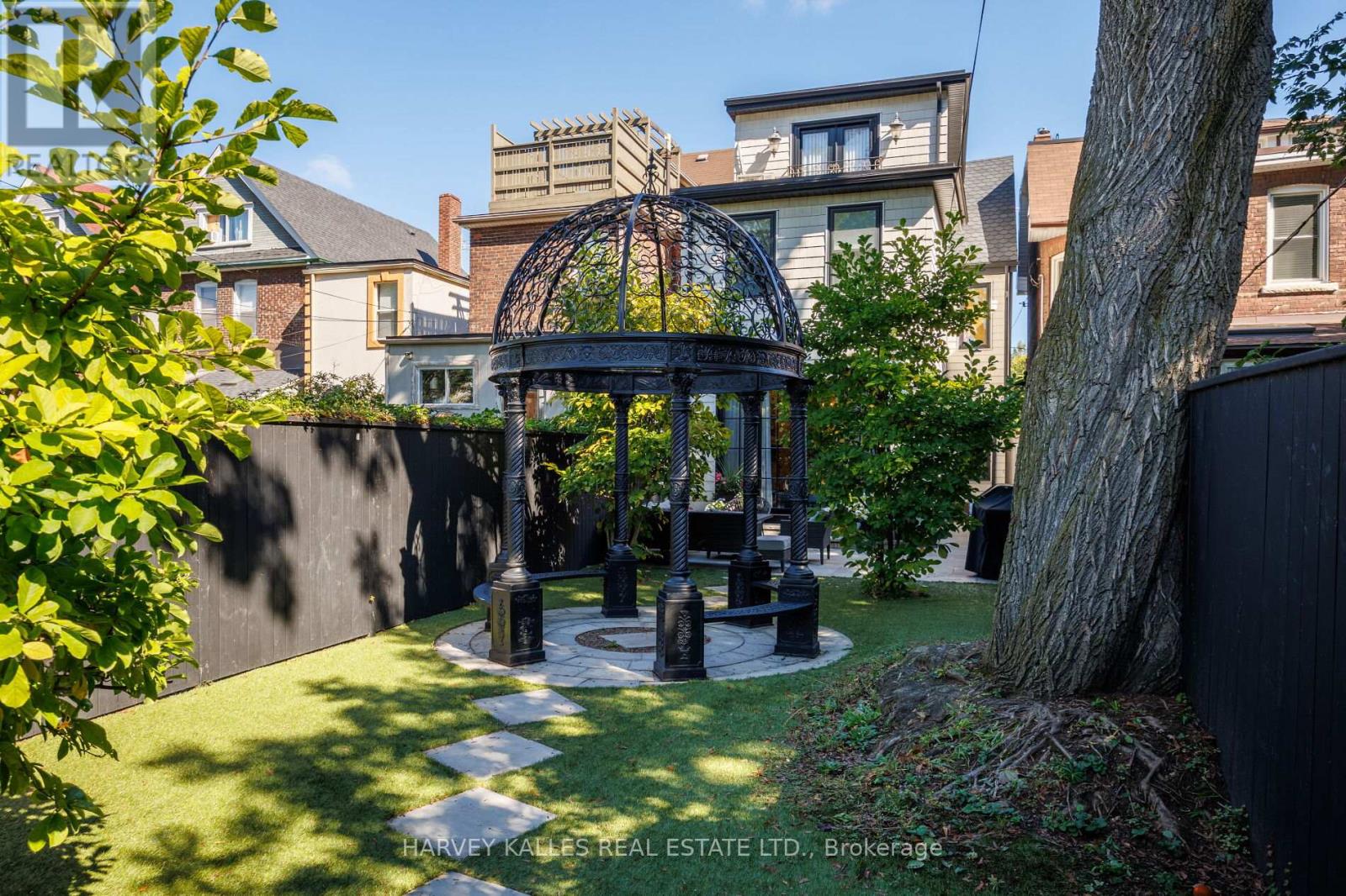 38 Sorauren Avenue, Toronto, Ontario  M6R 2C7 - Photo 41 - W12965230