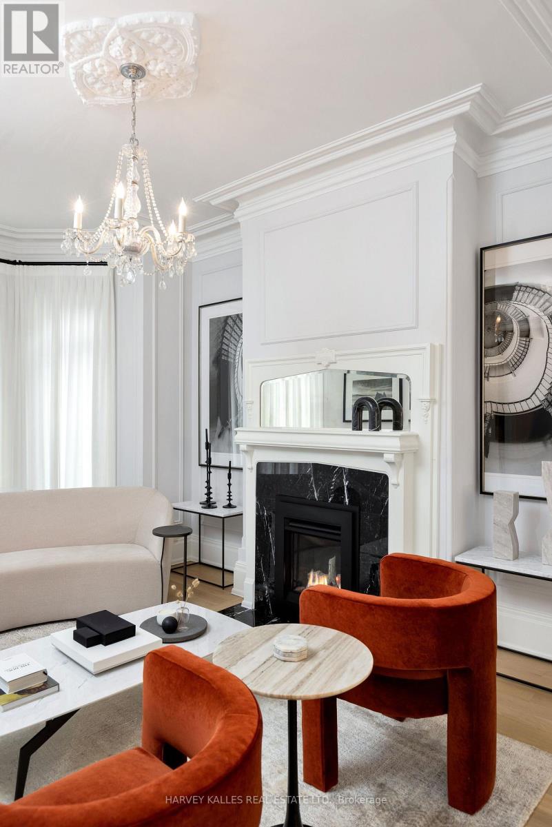 38 Sorauren Avenue, Toronto, Ontario  M6R 2C7 - Photo 8 - W12965230