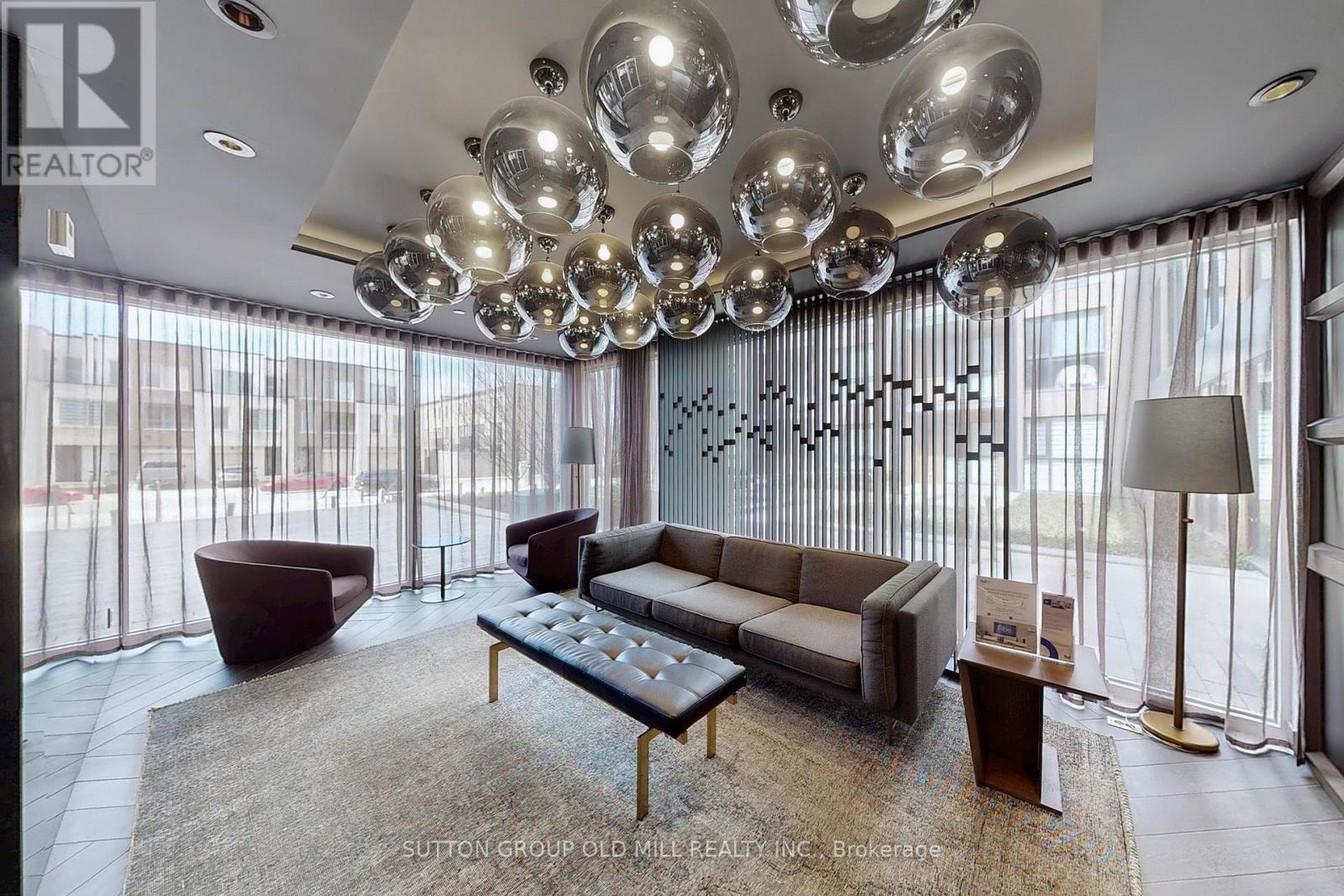 214 - 210 Sabina Drive, Oakville, Ontario  L6H 0W6 - Photo 4 - W12965314