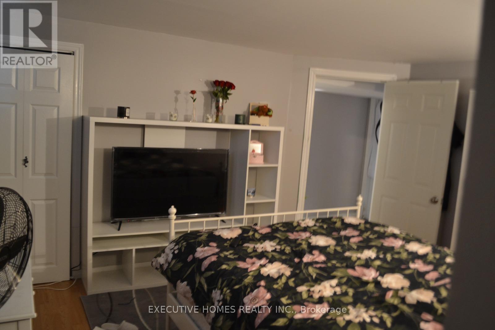 Basement - 1165 Ogden Avenue, Mississauga, Ontario  L5E 2G8 - Photo 4 - W12965324