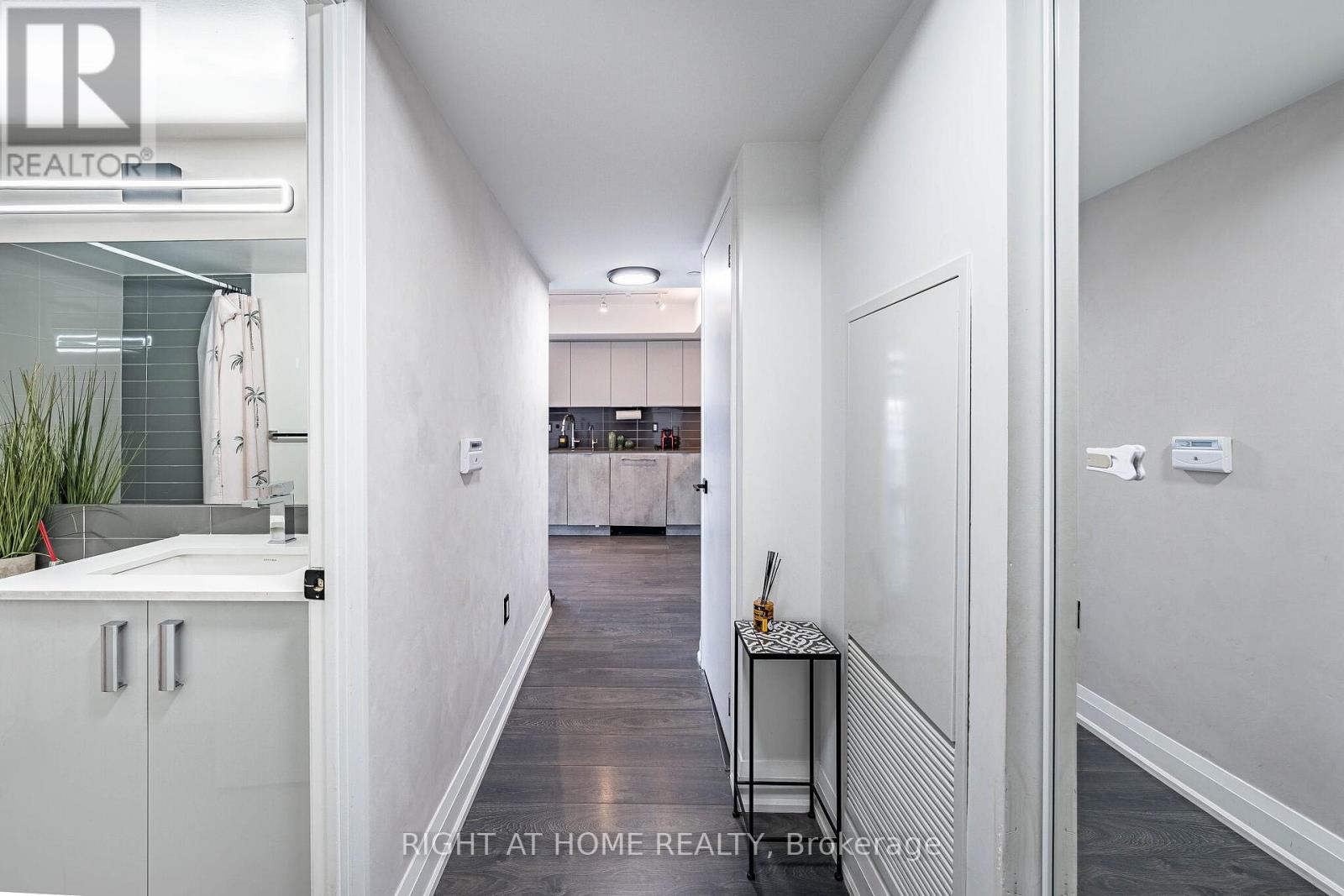 1309 - 30 Gibbs Road, Toronto, Ontario  M9B 0E4 - Photo 3 - W12965344