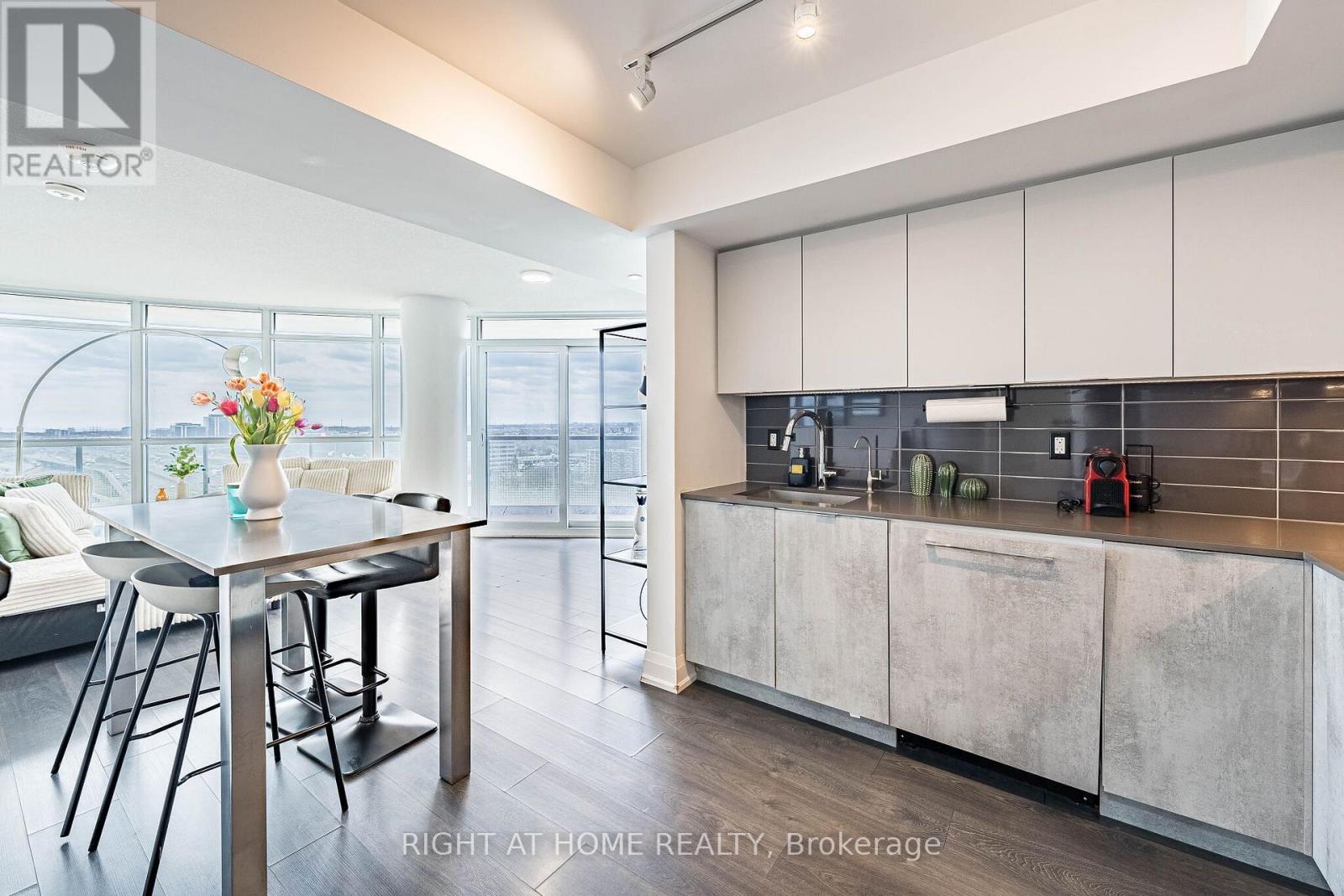 1309 - 30 Gibbs Road, Toronto, Ontario  M9B 0E4 - Photo 4 - W12965344