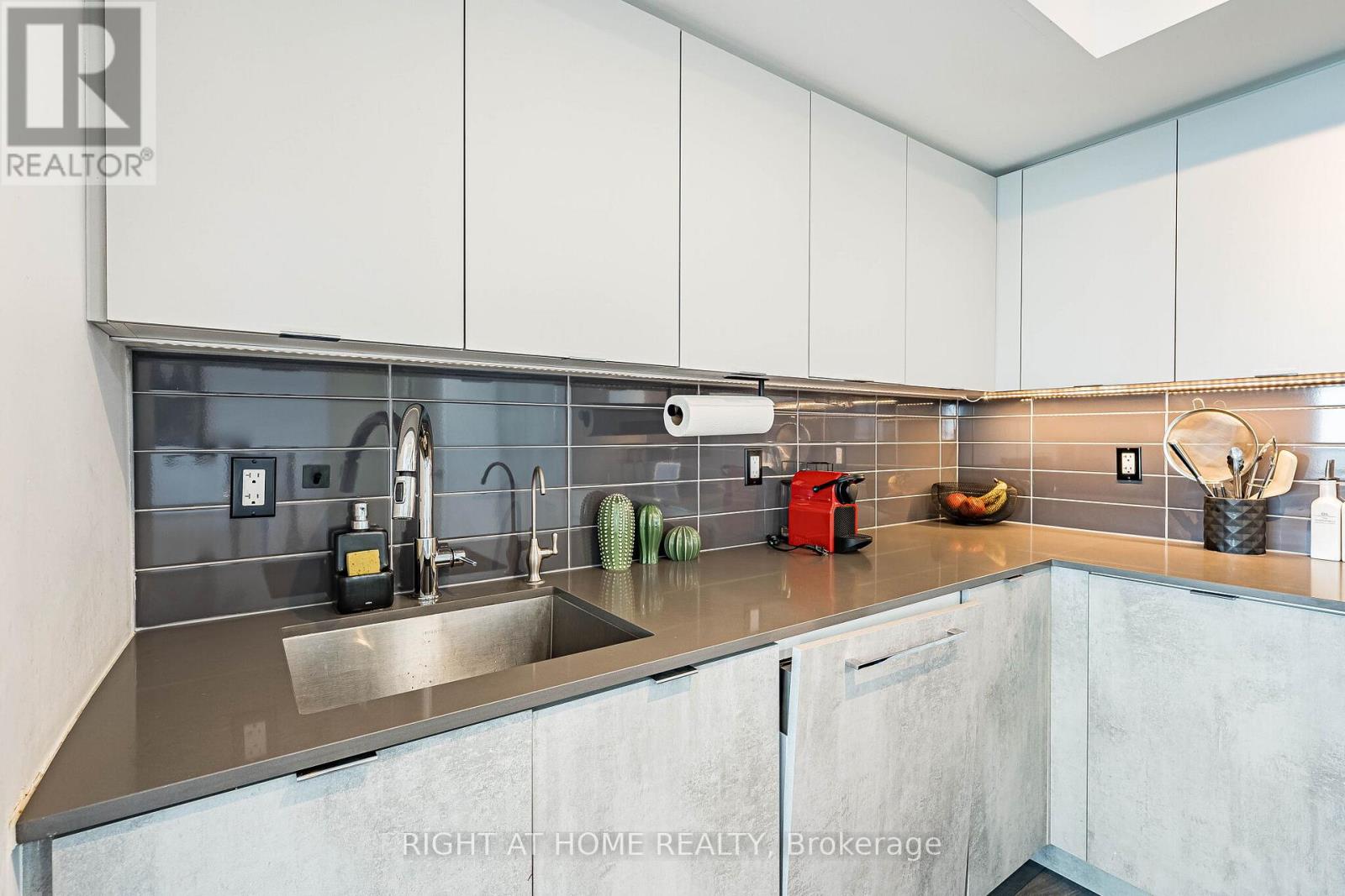 1309 - 30 Gibbs Road, Toronto, Ontario  M9B 0E4 - Photo 6 - W12965344