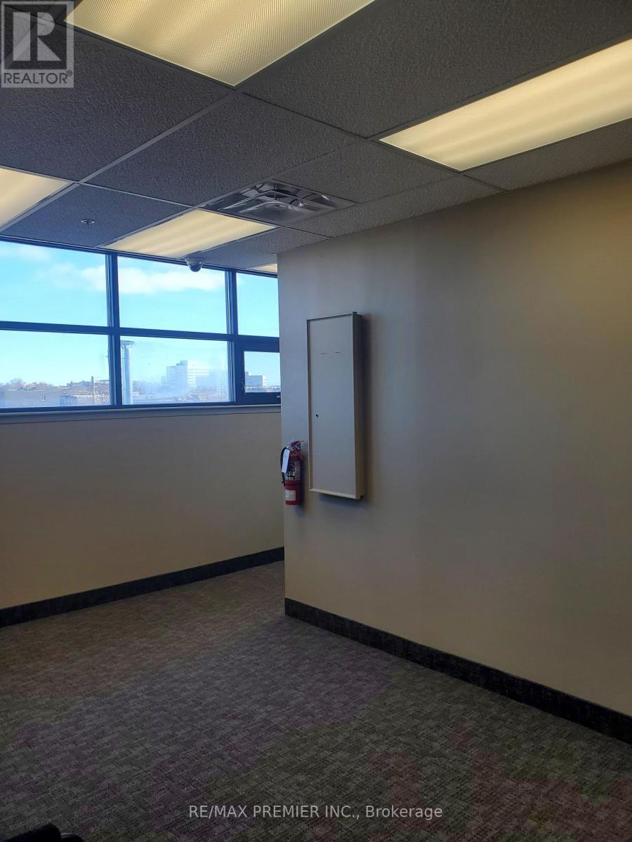 3 - 54 Samor Road, Toronto, Ontario  M6A 1J6 - Photo 5 - W12965368