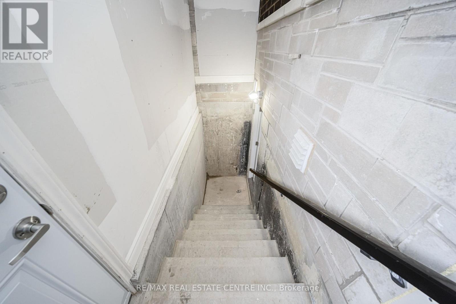 51 Circus Crescent, Brampton, Ontario  L7A 0H1 - Photo 4 - W12965384