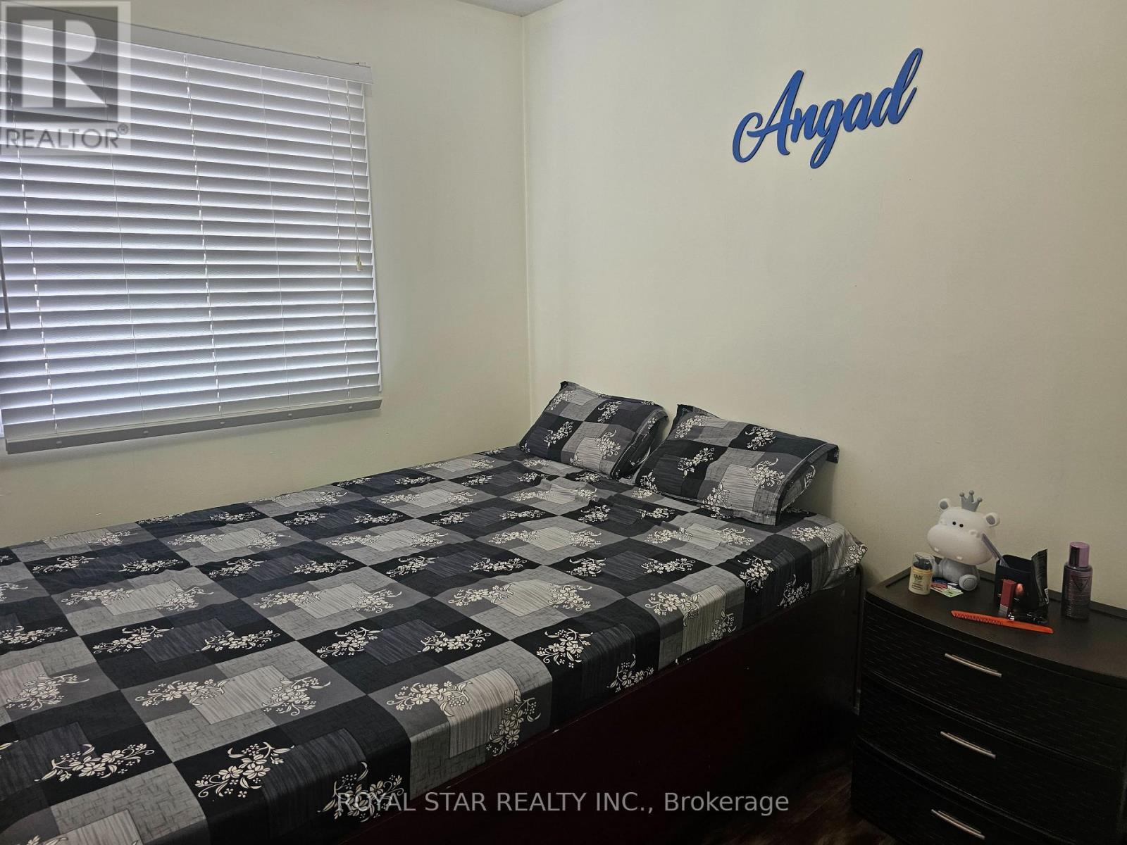 33 Coppermill Drive, Brampton, Ontario  L7A 1N1 - Photo 10 - W12965408