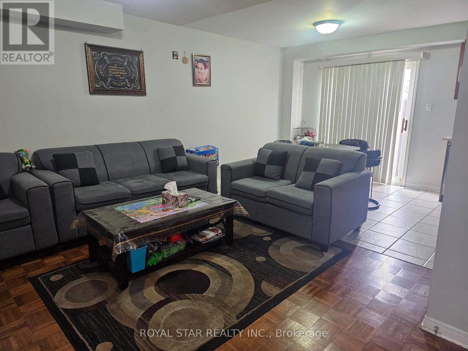 33 Coppermill Drive, Brampton, Ontario  L7A 1N1 - Photo 4 - W12965408