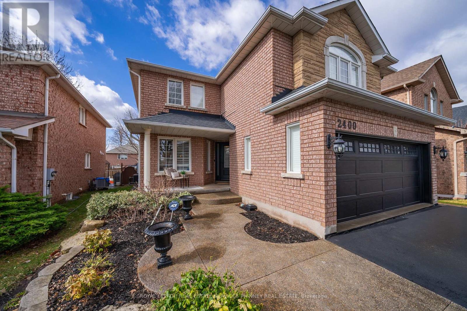2400 Eden Valley Drive, Oakville, Ontario  L6H 6K9 - Photo 2 - W12965414