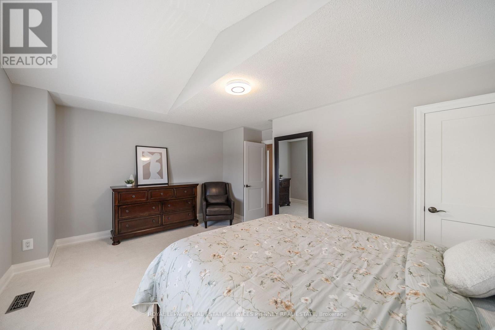 2400 Eden Valley Drive, Oakville, Ontario  L6H 6K9 - Photo 32 - W12965414