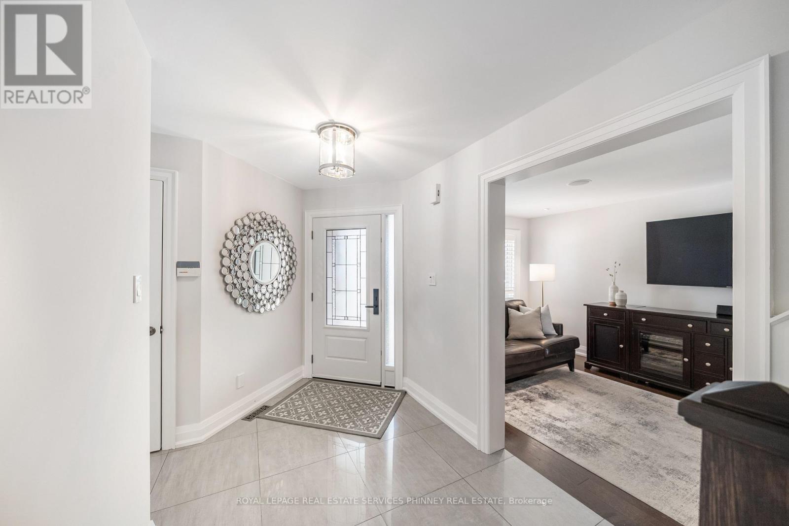 2400 Eden Valley Drive, Oakville, Ontario  L6H 6K9 - Photo 4 - W12965414