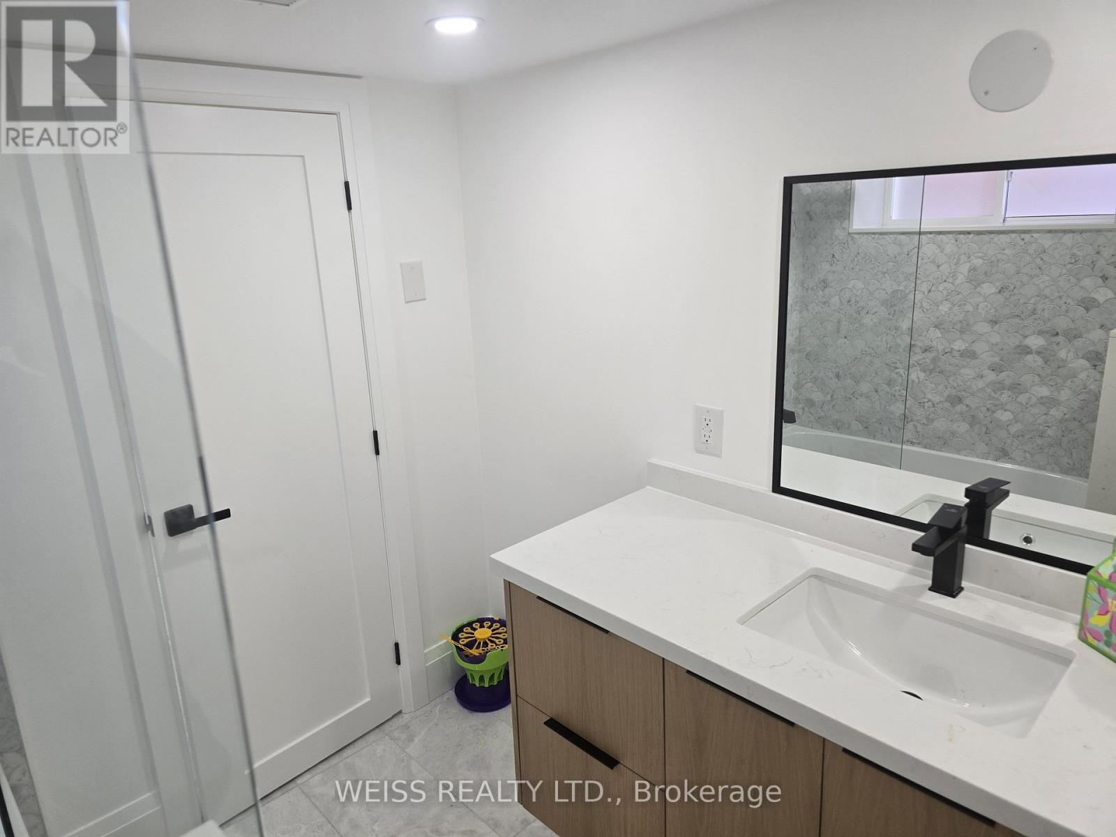 199 Glengarry Avenue, Toronto, Ontario  M5M 1E1 - Photo 33 - C12964770