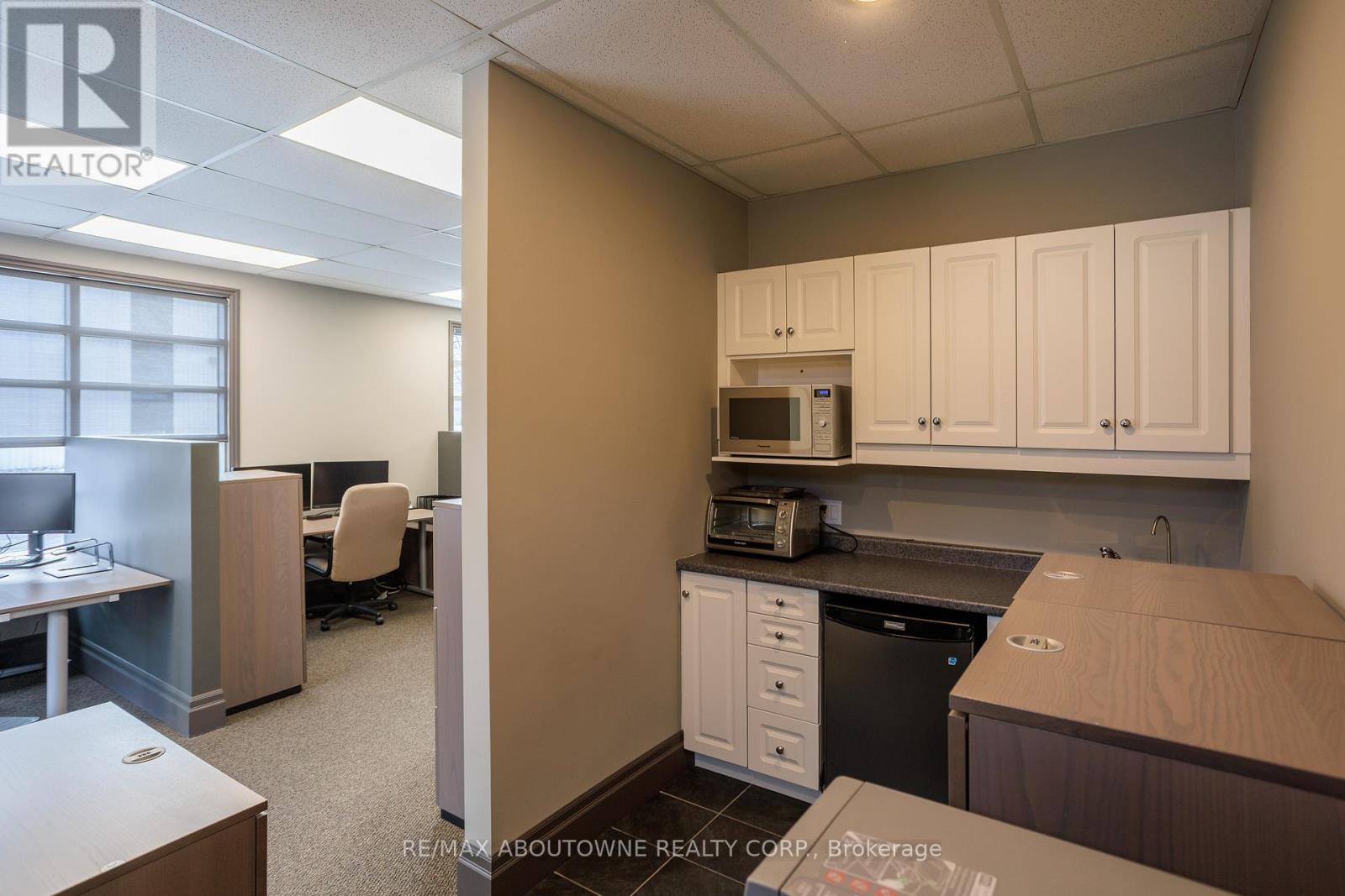 1 - 1464 Cornwall Road, Oakville, Ontario  L6J 7W5 - Photo 8 - W12909298