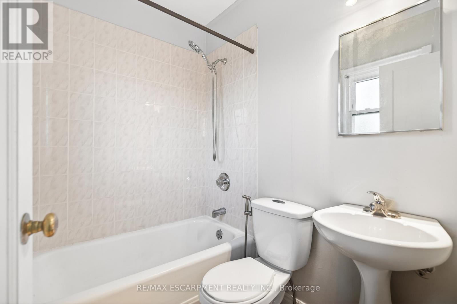 269 Queensdale Avenue E, Hamilton, Ontario  L9A 1L3 - Photo 17 - X12965118