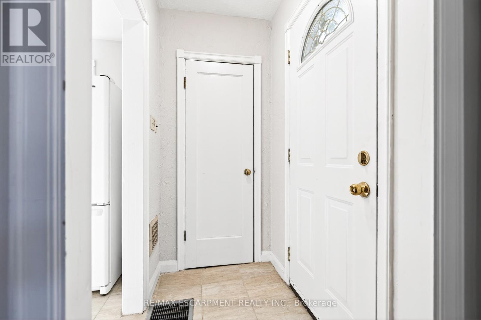 269 Queensdale Avenue E, Hamilton, Ontario  L9A 1L3 - Photo 4 - X12965118