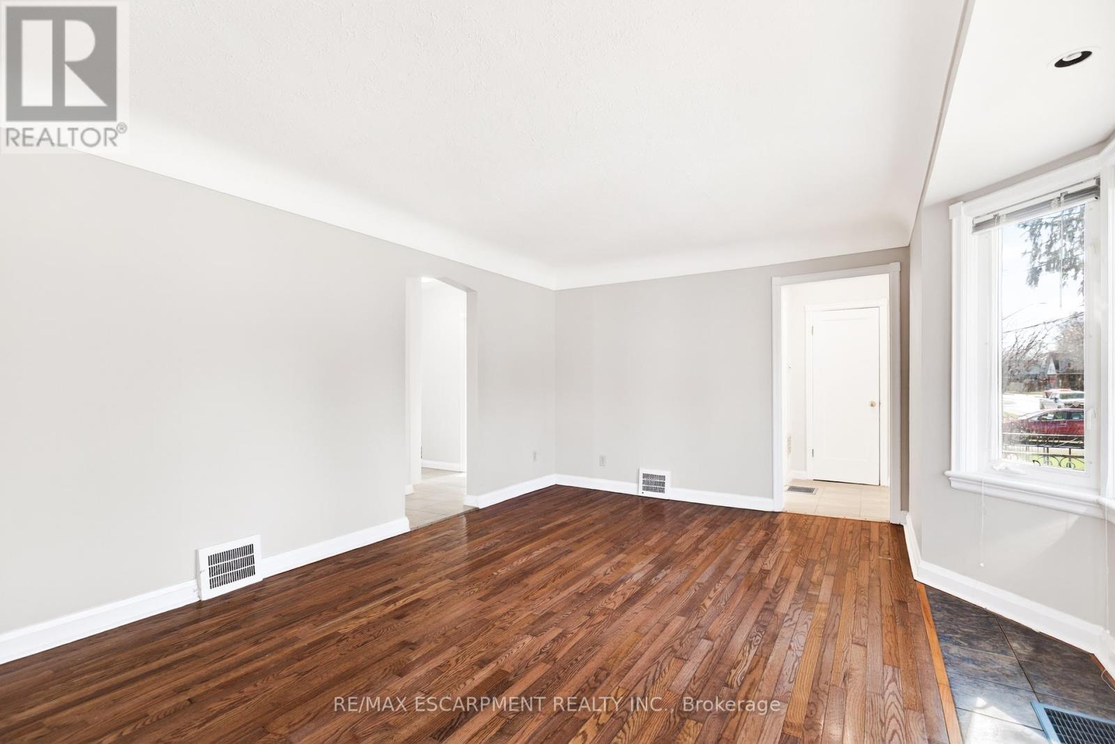 269 Queensdale Avenue E, Hamilton, Ontario  L9A 1L3 - Photo 7 - X12965118