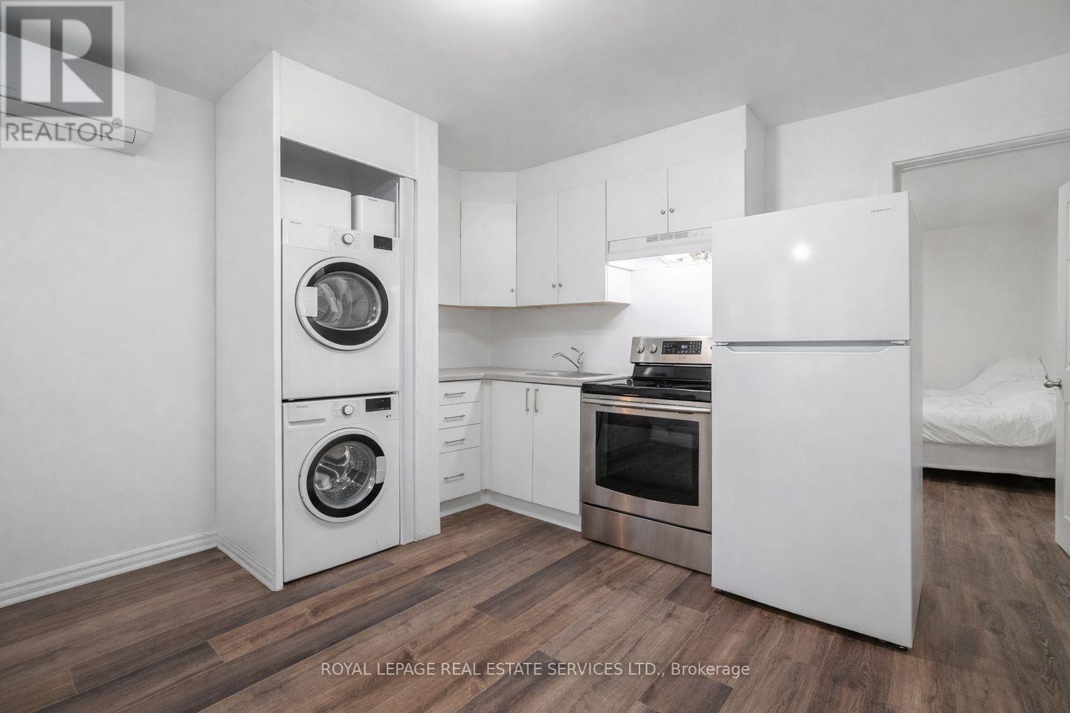 108 Queenston Street, St. Catharines, Ontario  L2R 2Z3 - Photo 10 - X12965296