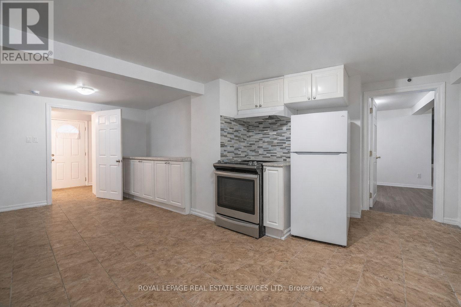 108 Queenston Street, St. Catharines, Ontario  L2R 2Z3 - Photo 16 - X12965296