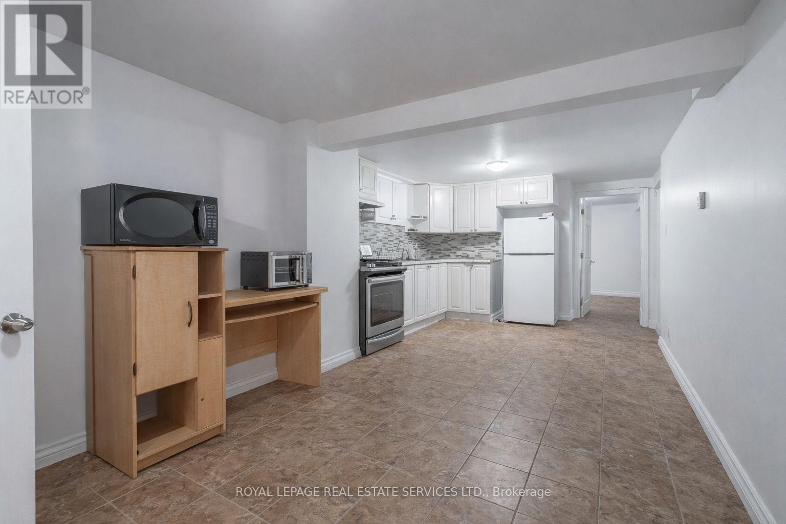 108 Queenston Street, St. Catharines, Ontario  L2R 2Z3 - Photo 20 - X12965296