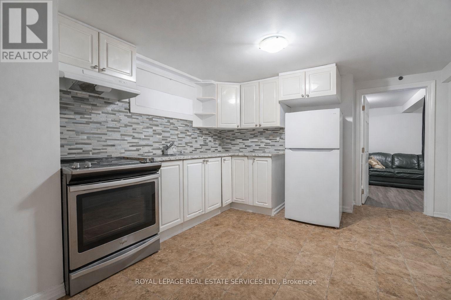 108 Queenston Street, St. Catharines, Ontario  L2R 2Z3 - Photo 22 - X12965296