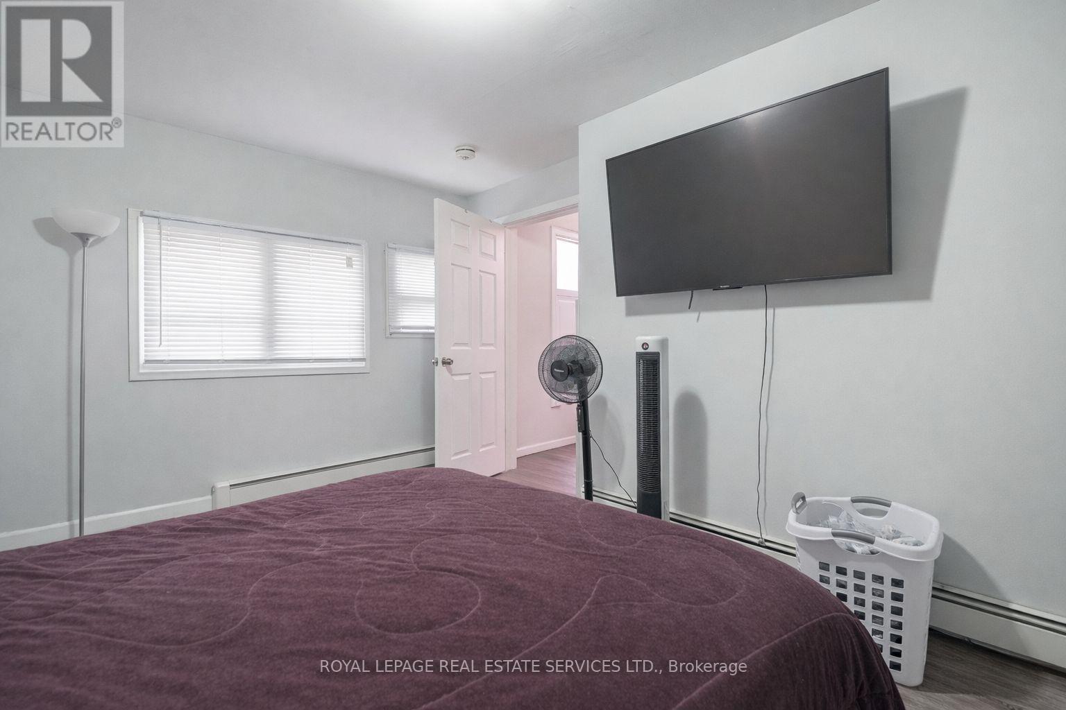 108 Queenston Street, St. Catharines, Ontario  L2R 2Z3 - Photo 6 - X12965296