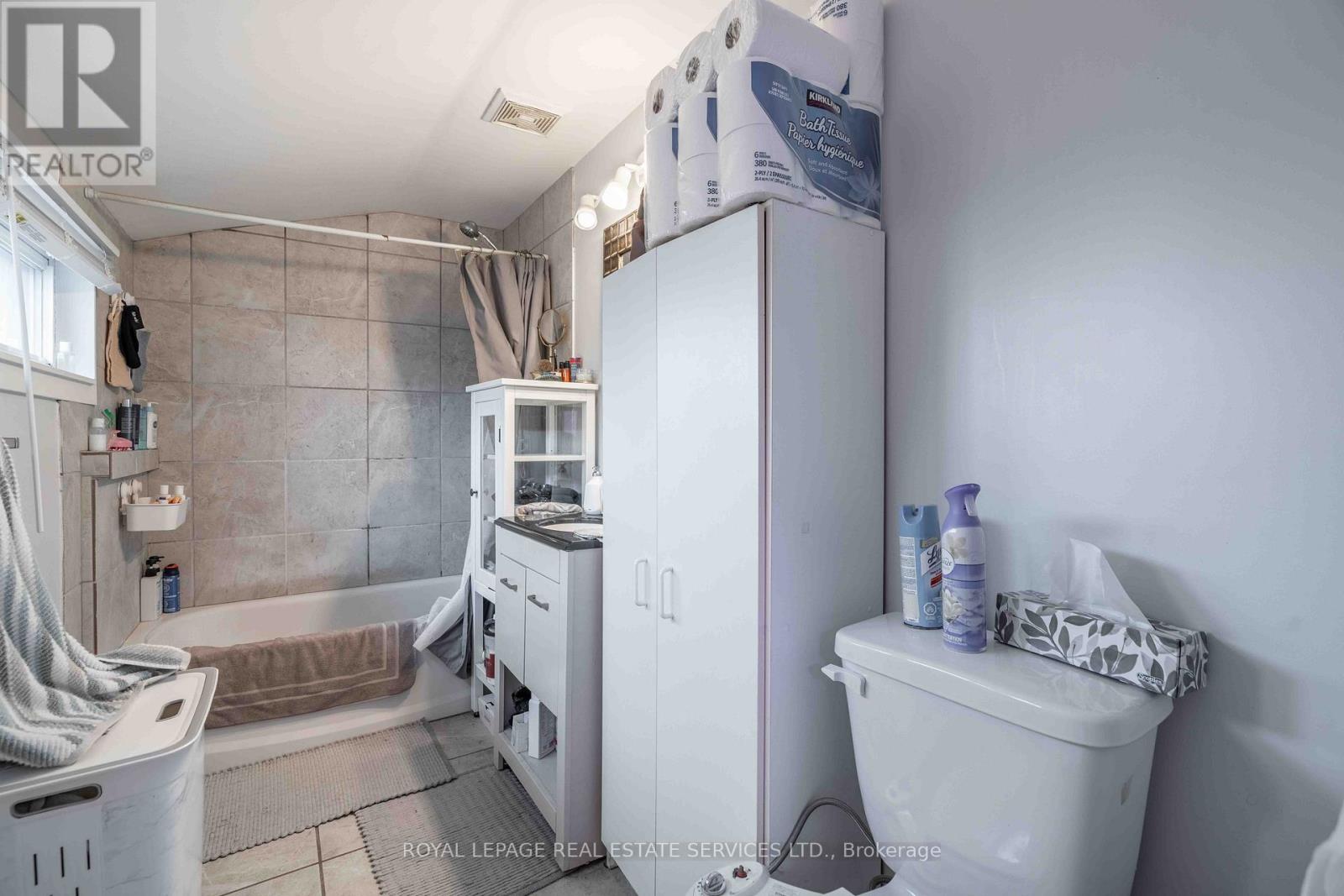 108 Queenston Street, St. Catharines, Ontario  L2R 2Z3 - Photo 8 - X12965296