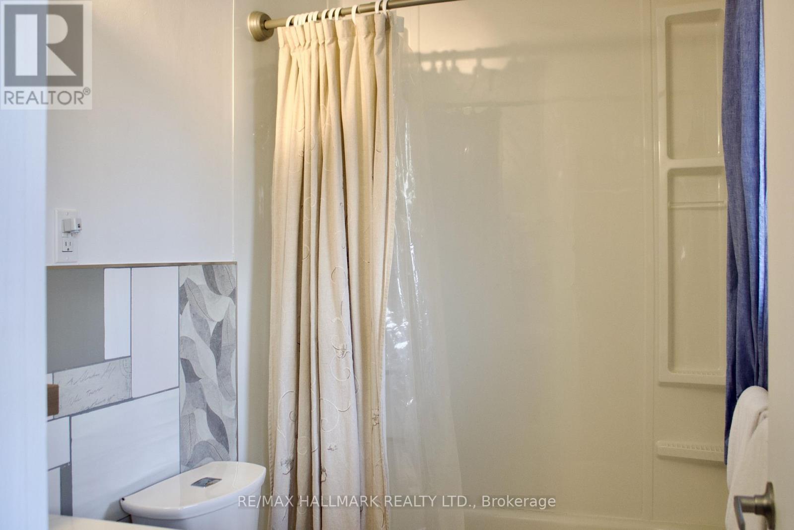 122 Ridgeway Road, Fort Erie, Ontario  L0S 1B0 - Photo 6 - X12965298