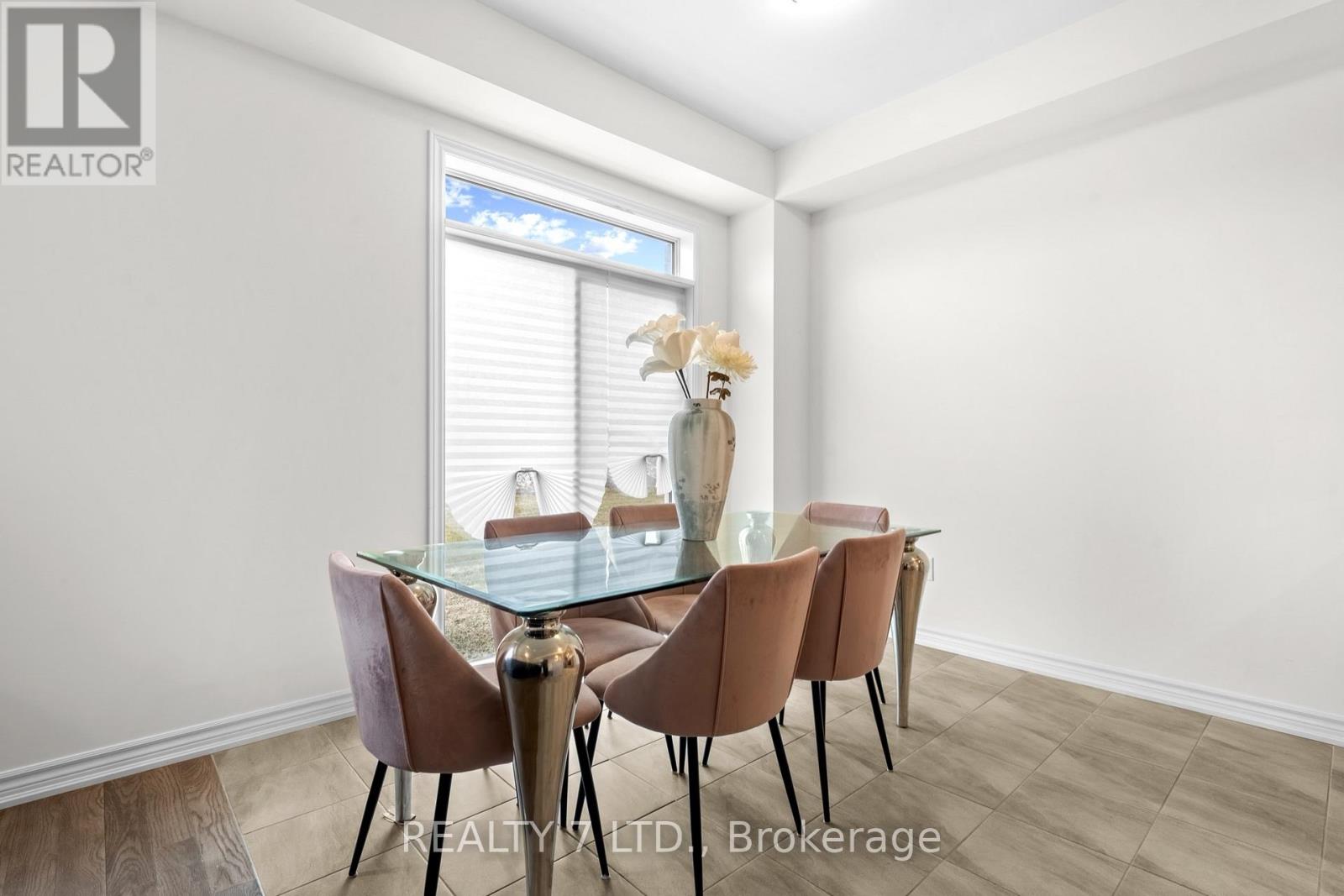 32 Hillcroft Way, Kawartha Lakes, Ontario  K0M 1A0 - Photo 11 - X12965302