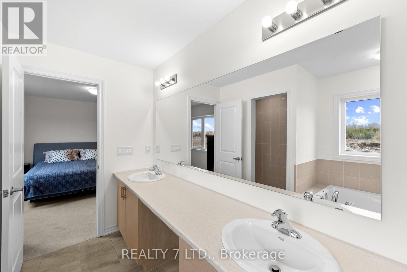 32 Hillcroft Way, Kawartha Lakes, Ontario  K0M 1A0 - Photo 27 - X12965302