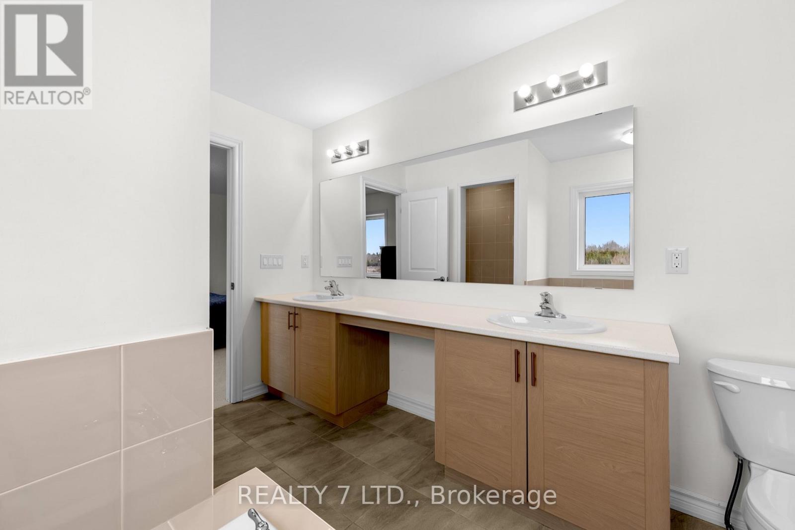 32 Hillcroft Way, Kawartha Lakes, Ontario  K0M 1A0 - Photo 31 - X12965302