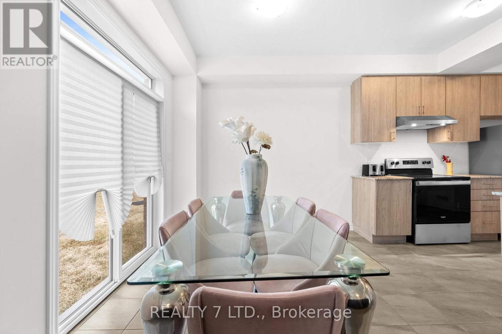 32 Hillcroft Way, Kawartha Lakes, Ontario  K0M 1A0 - Photo 9 - X12965302