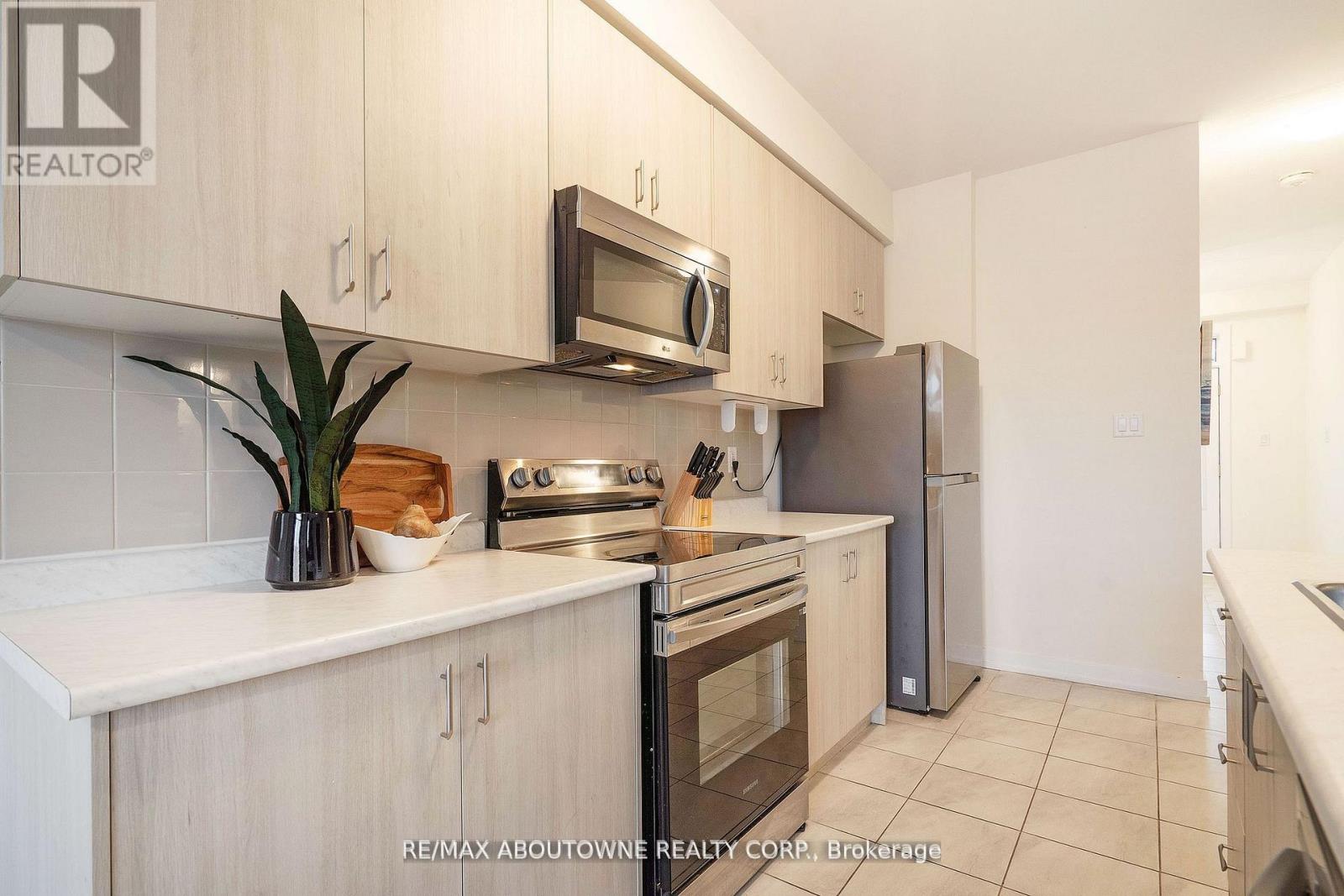 57 Monteith Drive, Brantford, Ontario  N3T 0W6 - Photo 10 - X12965360