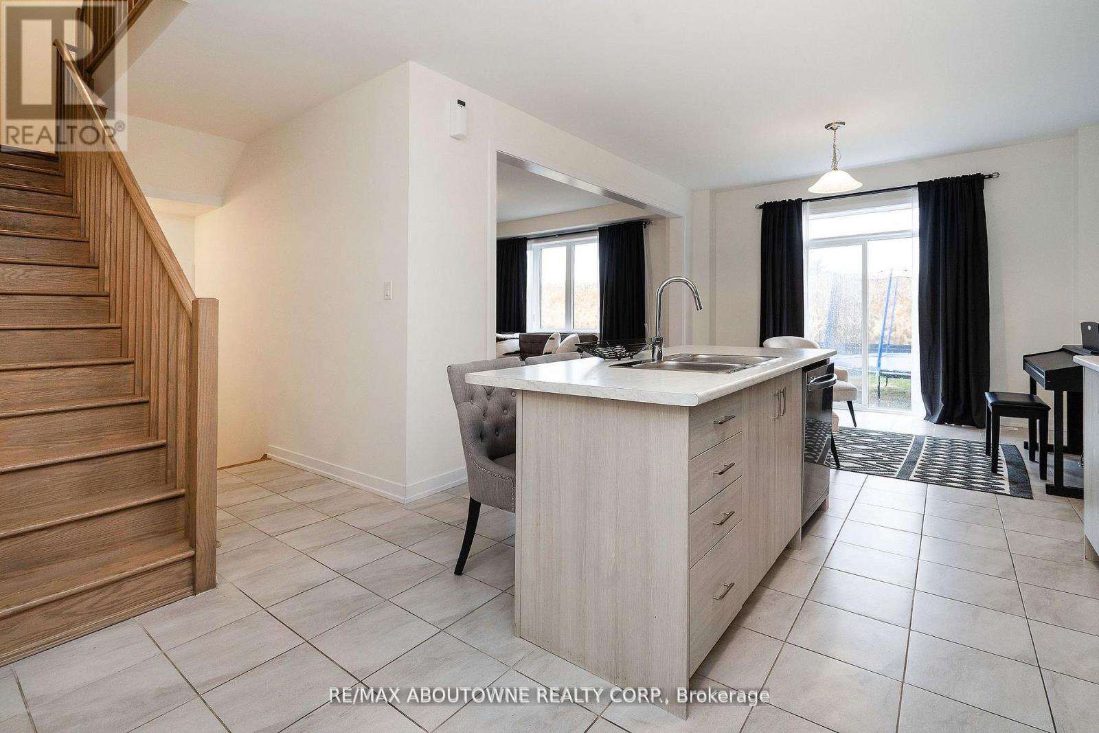 57 Monteith Drive, Brantford, Ontario  N3T 0W6 - Photo 7 - X12965360