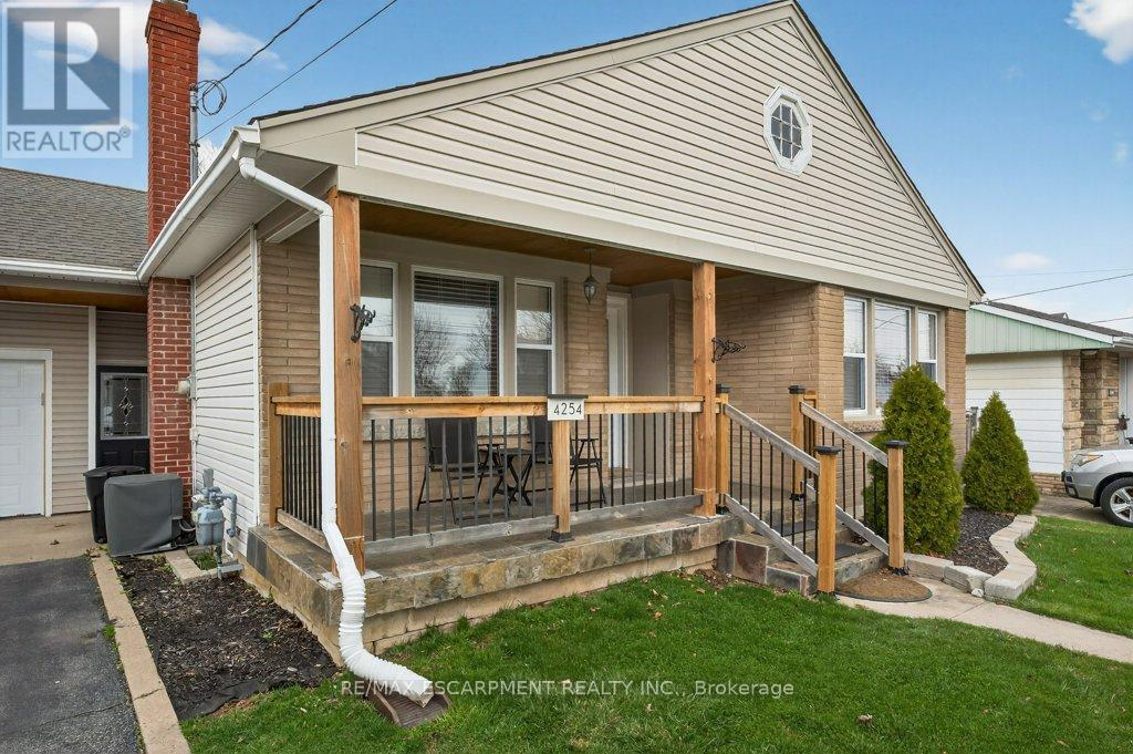 4254 Crescent Avenue, Lincoln, Ontario  L3J 0H4 - Photo 4 - X12965364