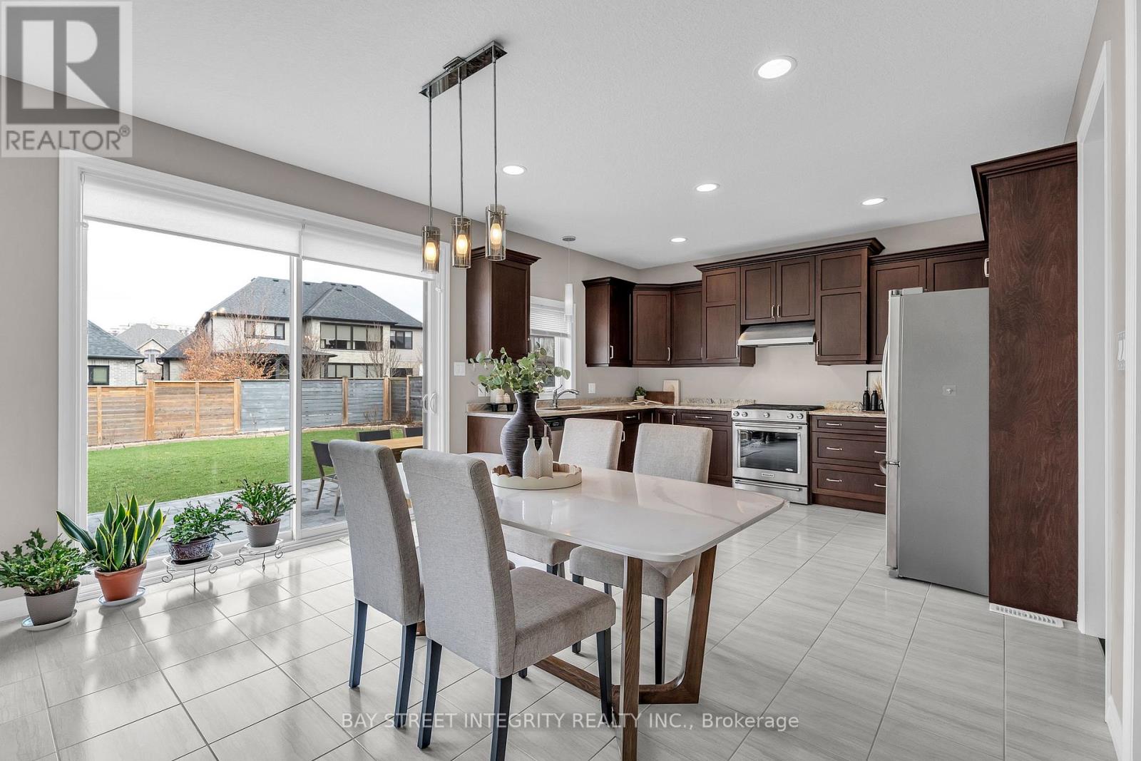 566 Bradwell Chase, London North, Ontario  N6G 0P7 - Photo 12 - X12965378