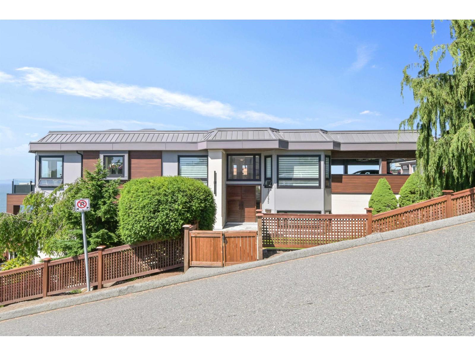 15095 Royal Avenue, White Rock, British Columbia  V4B 1M1 - Photo 2 - R3099935