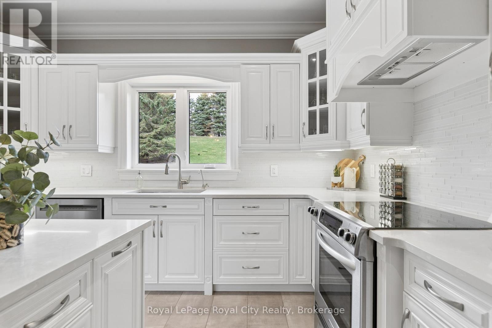 38 Daymond Drive, Puslinch, Ontario  N1H 6H9 - Photo 17 - X12965500