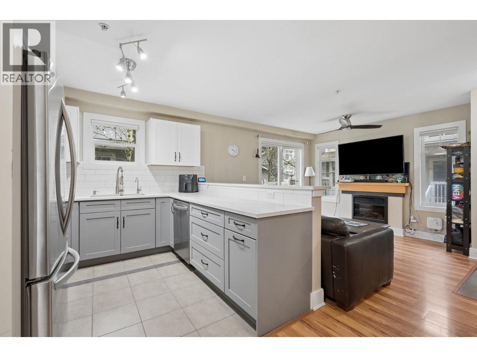 30 7428 Southwynde Avenue, Burnaby, British Columbia  V3N 0A1 - Photo 3 - R3107300