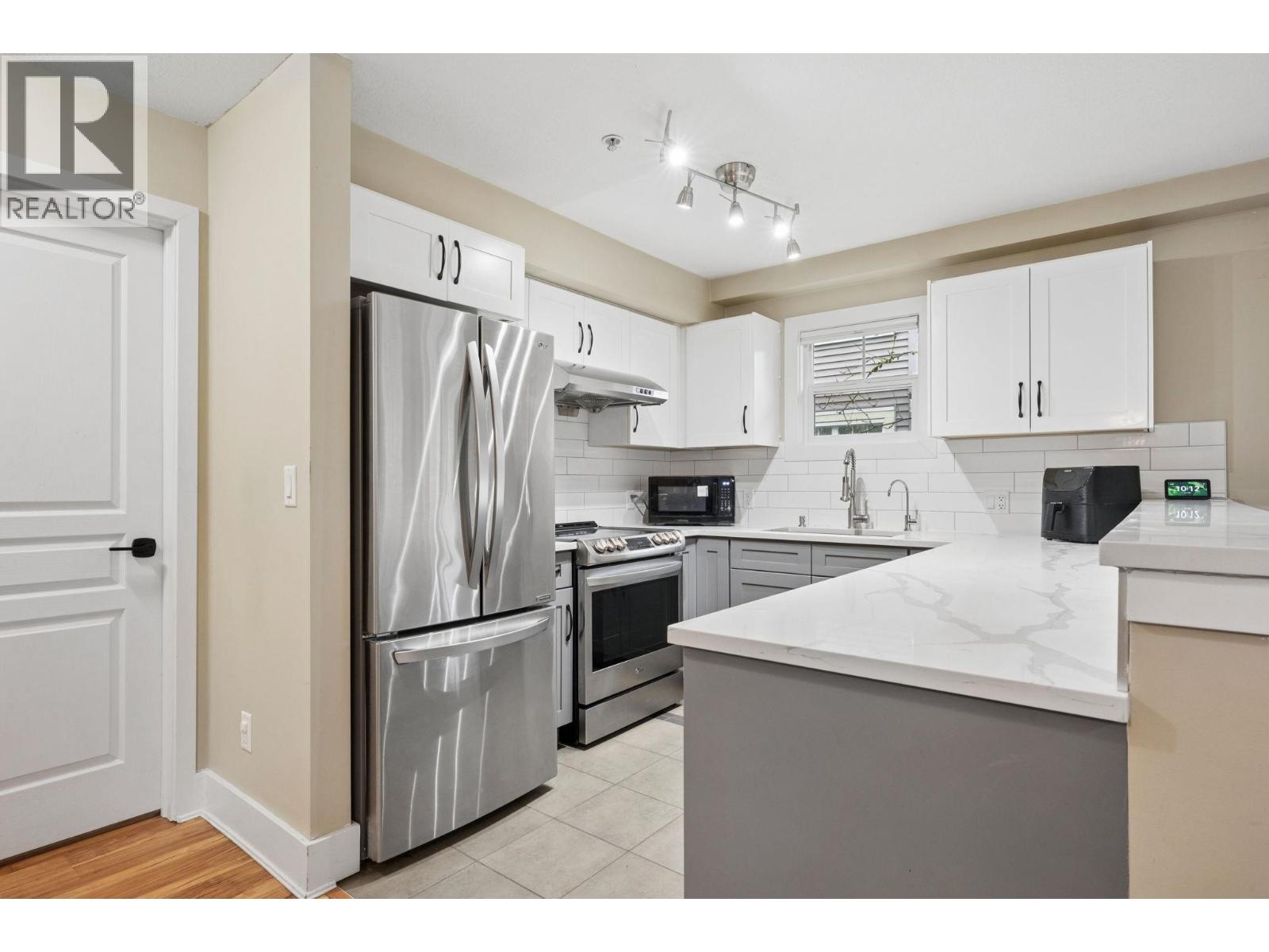 30 7428 Southwynde Avenue, Burnaby, British Columbia  V3N 0A1 - Photo 4 - R3107300