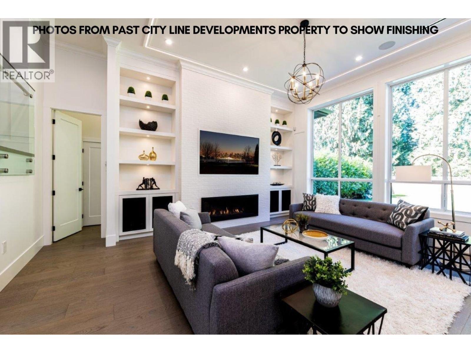 755 E 12th Street, North Vancouver, British Columbia  V7L 2K8 - Photo 2 - R3107297