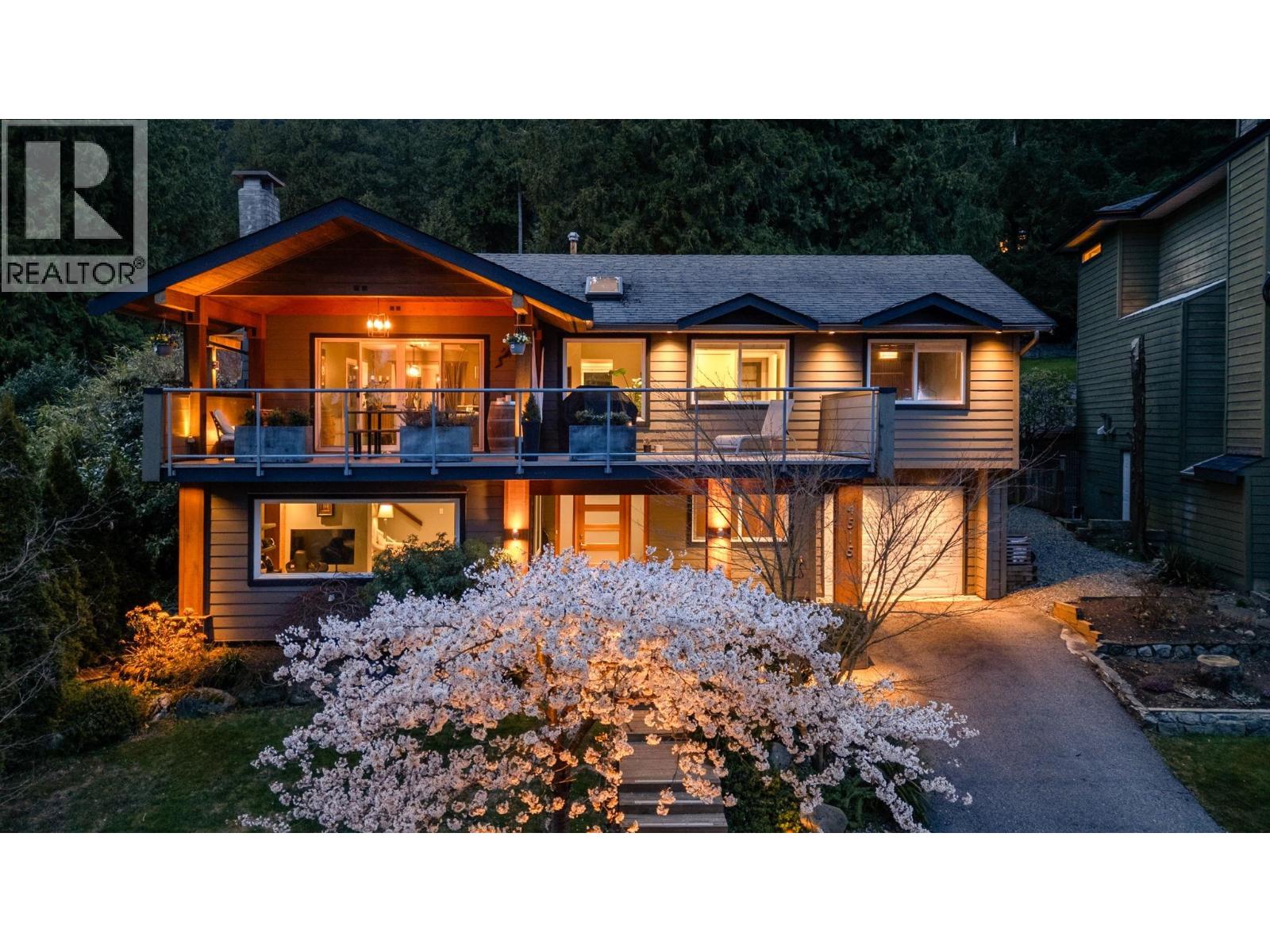 4515 Meadowbank Close, North Vancouver, British Columbia  V7K 2L1 - Photo 2 - R3107311