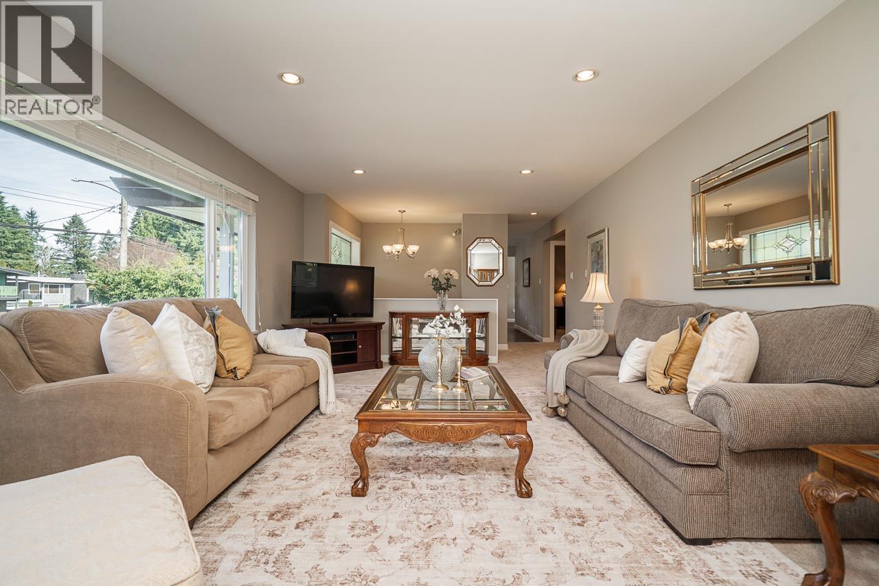 1730 Westminster Avenue, Port Coquitlam, British Columbia  V3B 1E2 - Photo 2 - R3107321